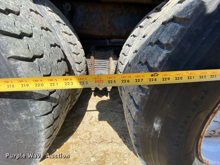 image for item HR9467 1989 Mack MH613  rollback truck