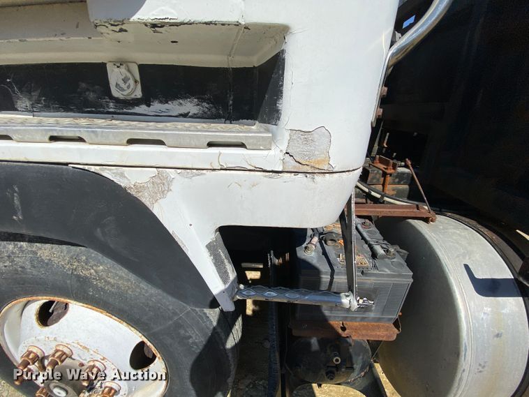 image for item HR9467 1989 Mack MH613  rollback truck