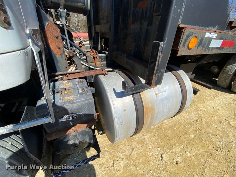 image for item HR9467 1989 Mack MH613  rollback truck