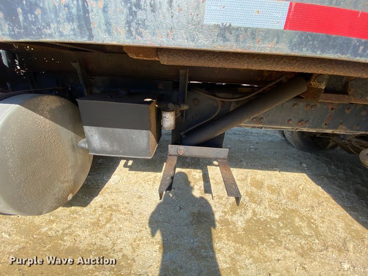 image for item HR9467 1989 Mack MH613  rollback truck