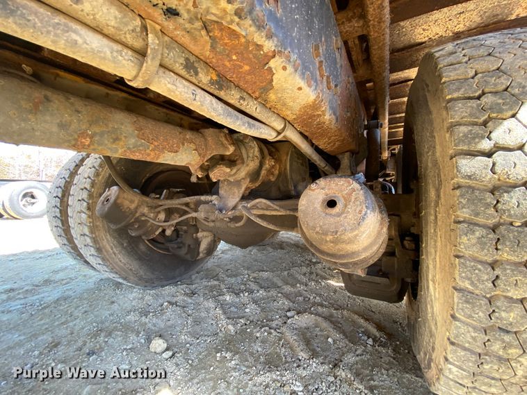 image for item HR9467 1989 Mack MH613  rollback truck