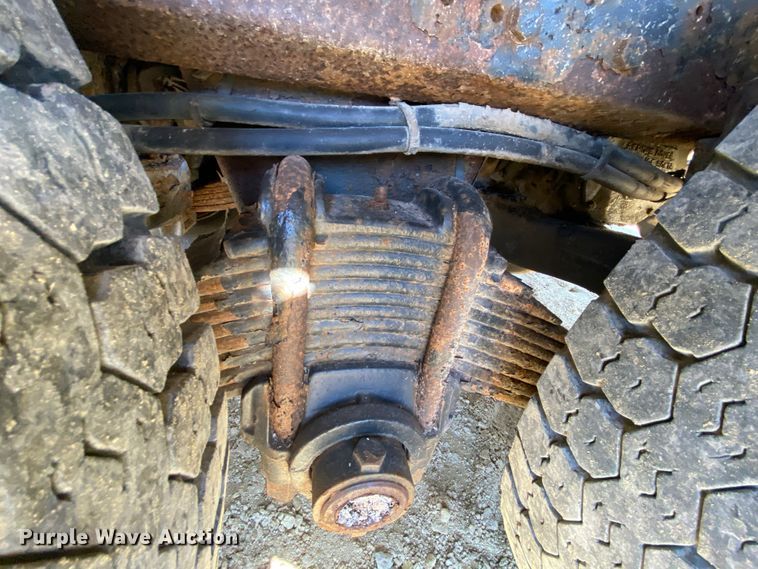 image for item HR9467 1989 Mack MH613  rollback truck