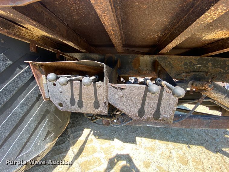 image for item HR9467 1989 Mack MH613  rollback truck