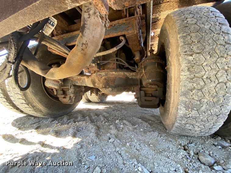 image for item HR9467 1989 Mack MH613  rollback truck