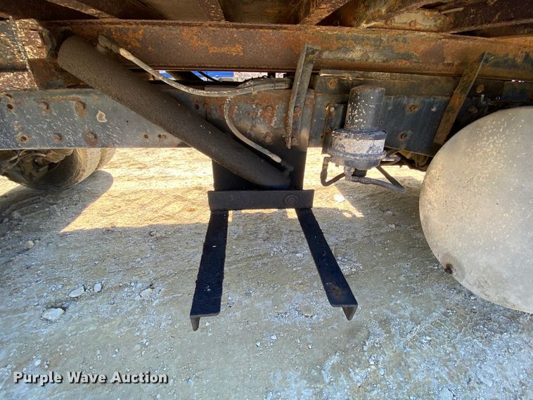 image for item HR9467 1989 Mack MH613  rollback truck