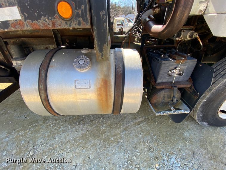 image for item HR9467 1989 Mack MH613  rollback truck