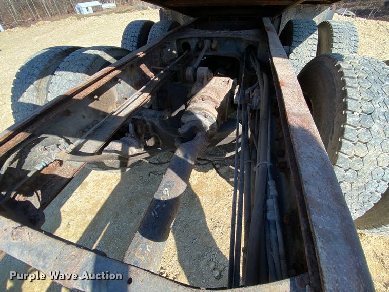 image for item HR9467 1989 Mack MH613  rollback truck