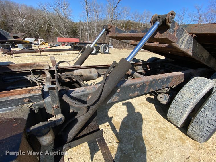 image for item HR9467 1989 Mack MH613  rollback truck