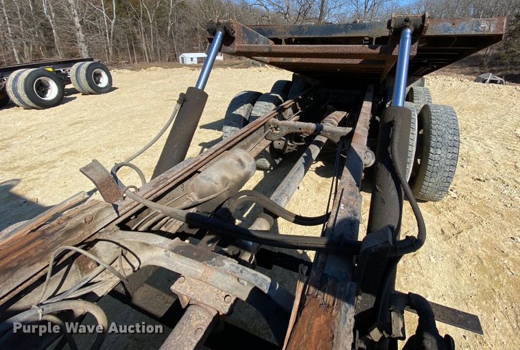 image for item HR9467 1989 Mack MH613  rollback truck