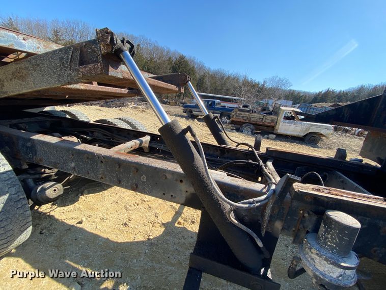 image for item HR9467 1989 Mack MH613  rollback truck