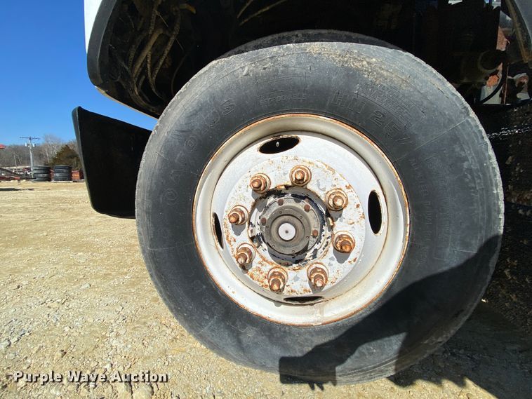 image for item HR9467 1989 Mack MH613  rollback truck