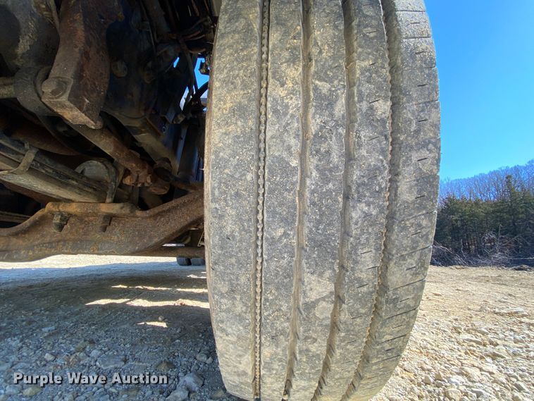 image for item HR9467 1989 Mack MH613  rollback truck