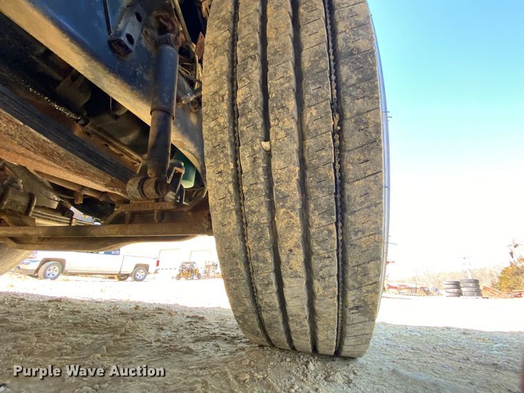 image for item HR9467 1989 Mack MH613  rollback truck