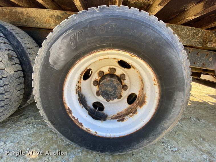 image for item HR9467 1989 Mack MH613  rollback truck