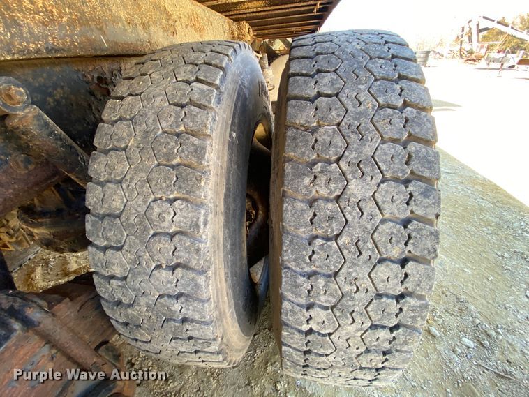 image for item HR9467 1989 Mack MH613  rollback truck