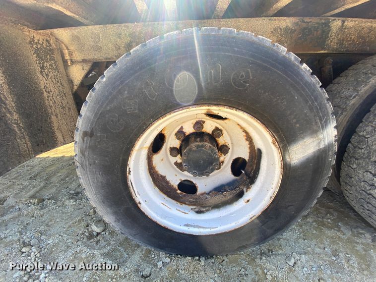 image for item HR9467 1989 Mack MH613  rollback truck