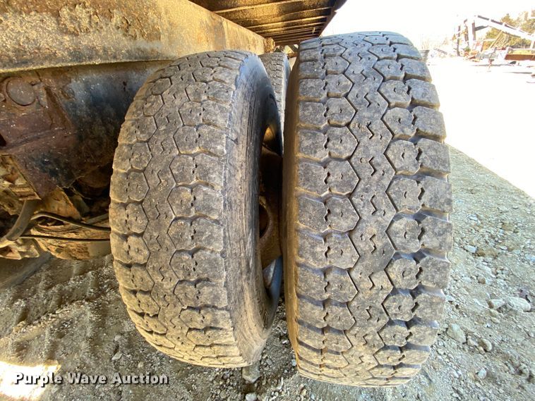 image for item HR9467 1989 Mack MH613  rollback truck