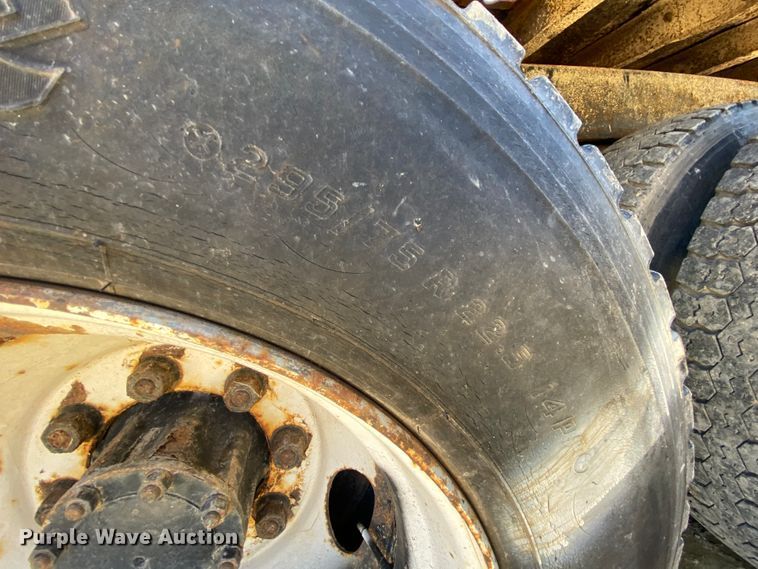 image for item HR9467 1989 Mack MH613  rollback truck