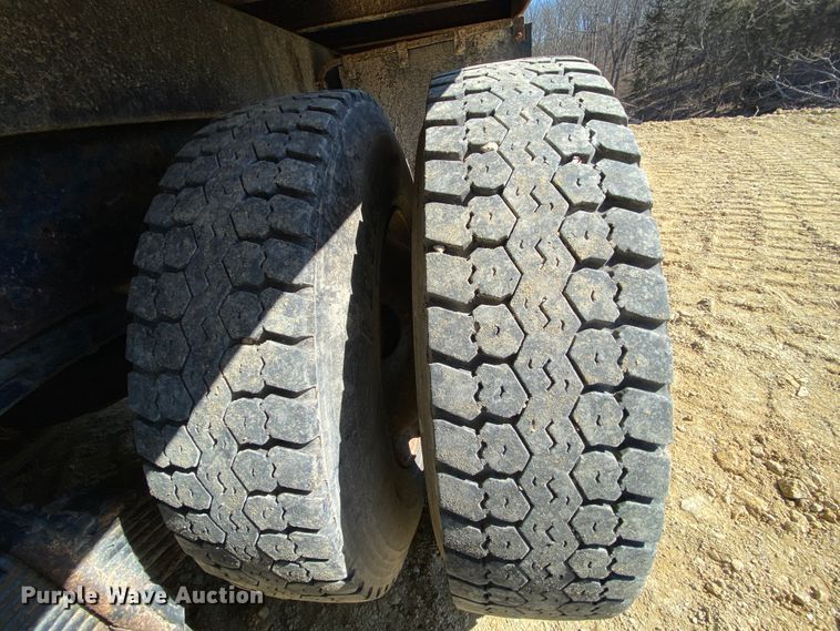 image for item HR9467 1989 Mack MH613  rollback truck