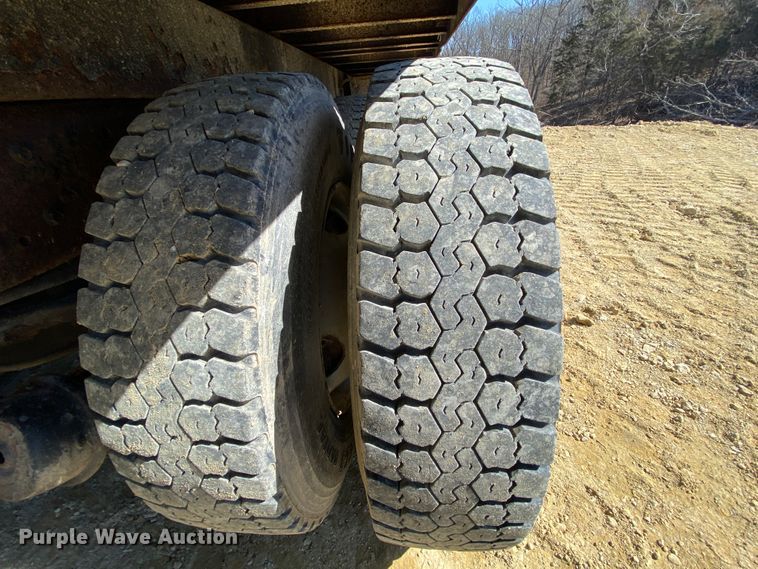 image for item HR9467 1989 Mack MH613  rollback truck