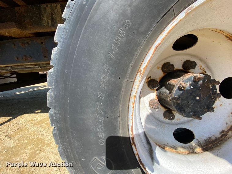 image for item HR9467 1989 Mack MH613  rollback truck