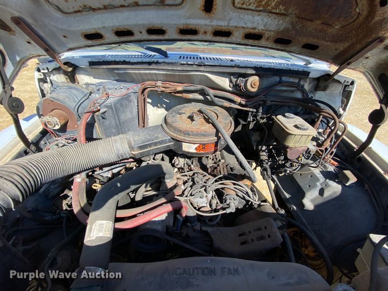 image for item HR9471 1984 Ford 37-2V  tow truck