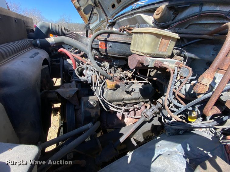 image for item HR9471 1984 Ford 37-2V  tow truck