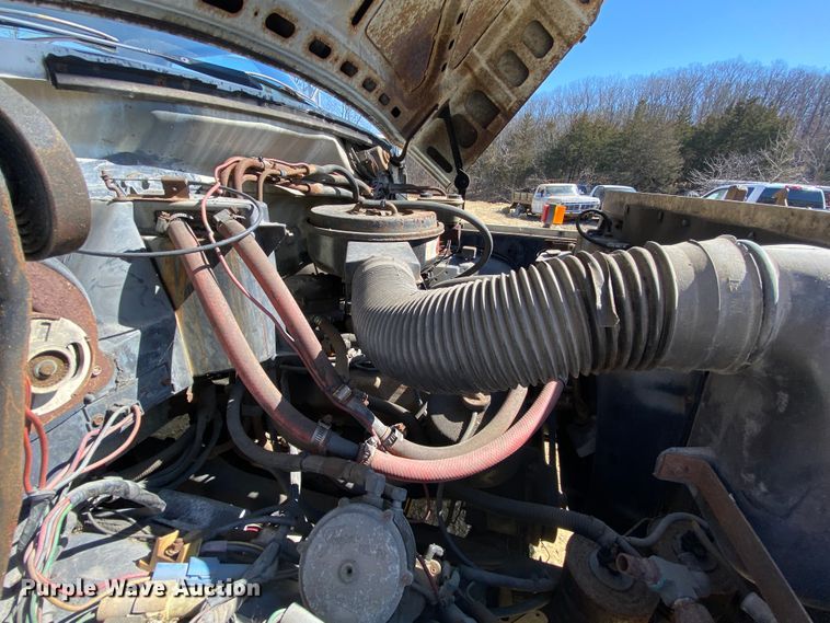 image for item HR9471 1984 Ford 37-2V  tow truck