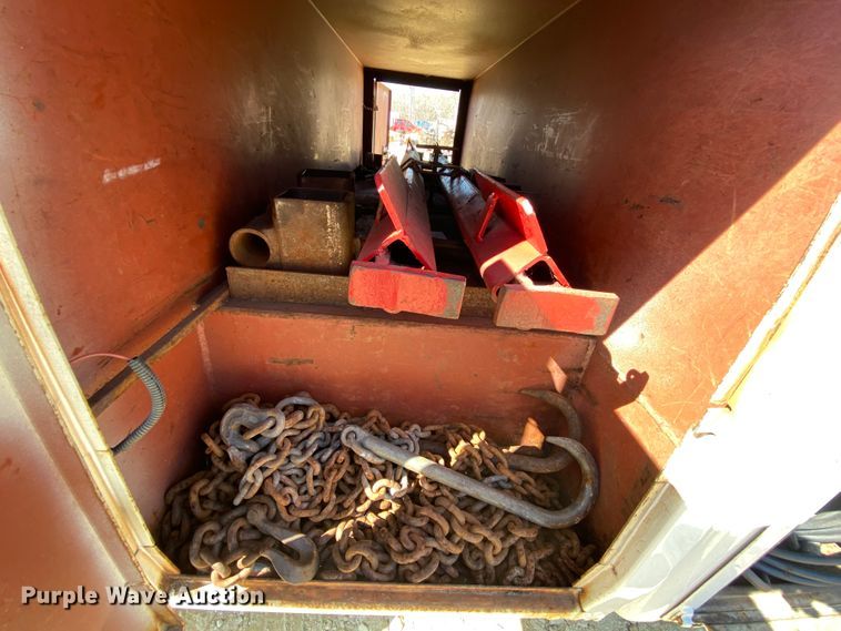 image for item HR9471 1984 Ford 37-2V  tow truck