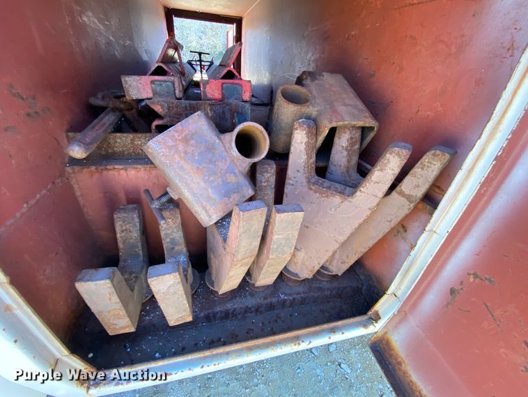 image for item HR9471 1984 Ford 37-2V  tow truck