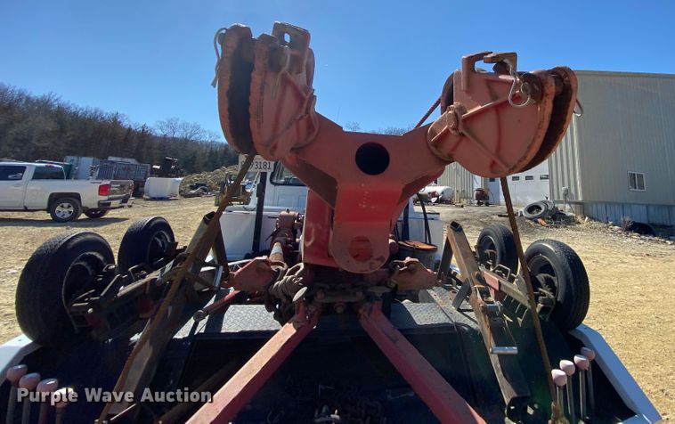 image for item HR9471 1984 Ford 37-2V  tow truck