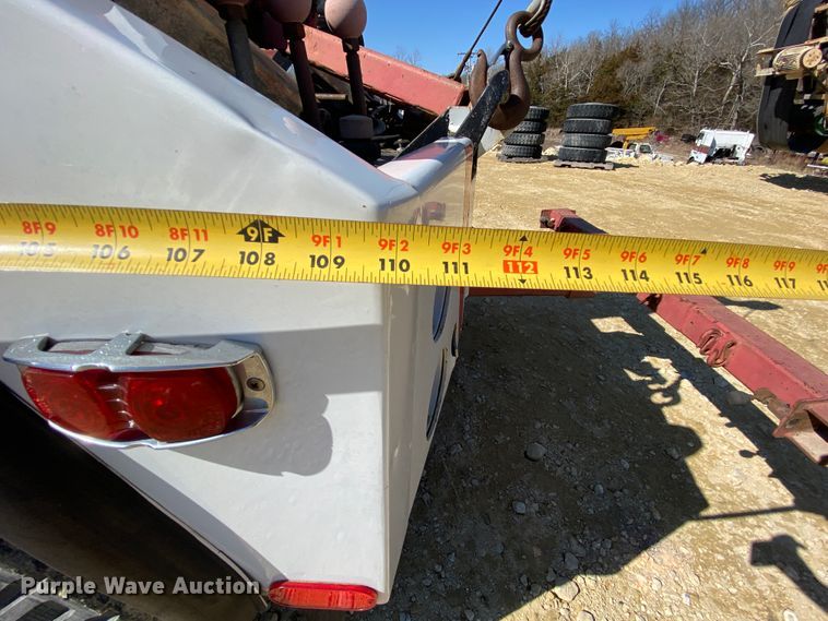 image for item HR9471 1984 Ford 37-2V  tow truck