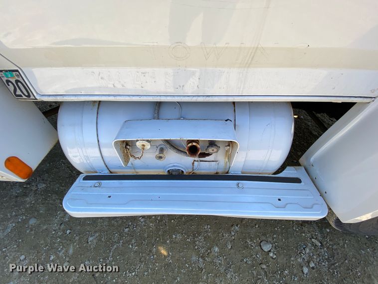 image for item HR9471 1984 Ford 37-2V  tow truck