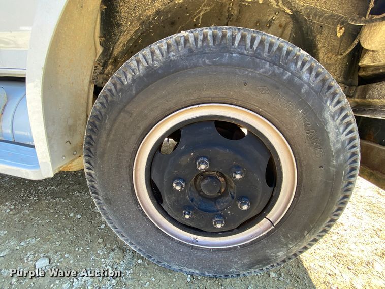 image for item HR9471 1984 Ford 37-2V  tow truck