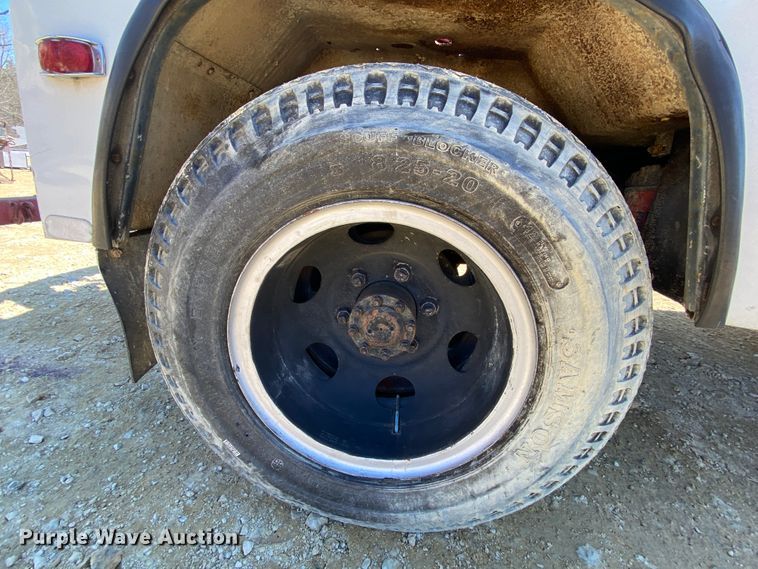 image for item HR9471 1984 Ford 37-2V  tow truck