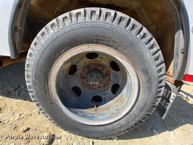 image for item HR9471 1984 Ford 37-2V  tow truck