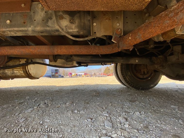 image for item HR9471 1984 Ford 37-2V  tow truck