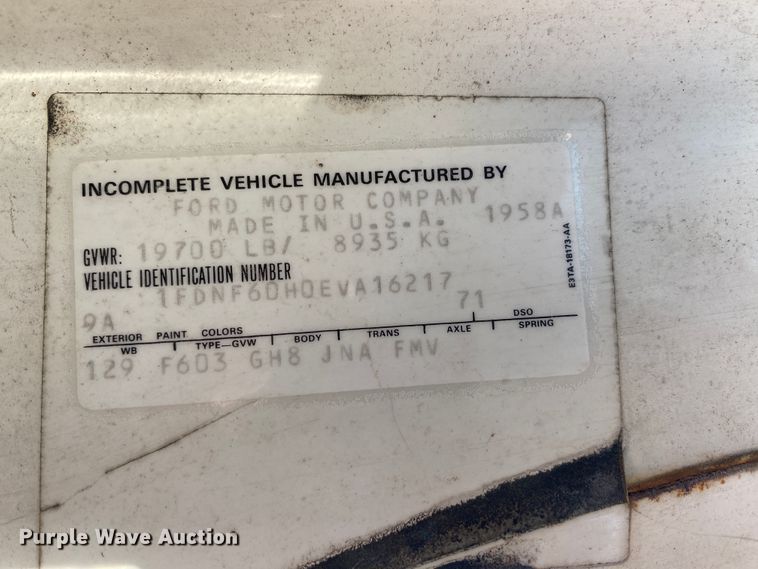 image for item HR9471 1984 Ford 37-2V  tow truck