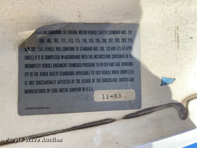 image for item HR9471 1984 Ford 37-2V  tow truck