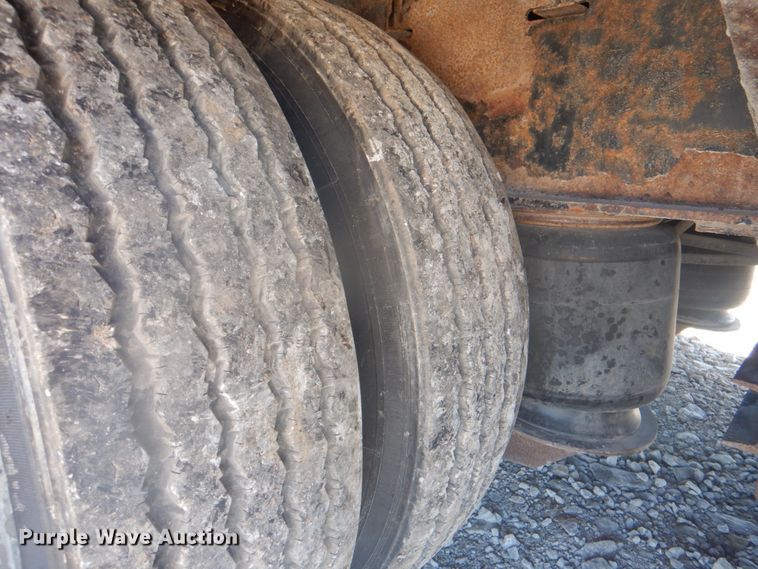 image for item HX9164 2006 Trail King TK70HT-482 drop deck trailer