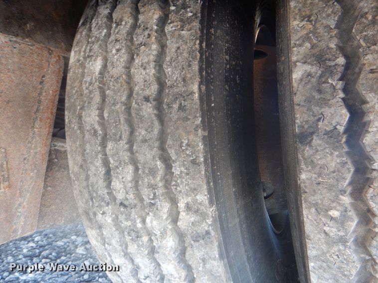 image for item HX9164 2006 Trail King TK70HT-482 drop deck trailer