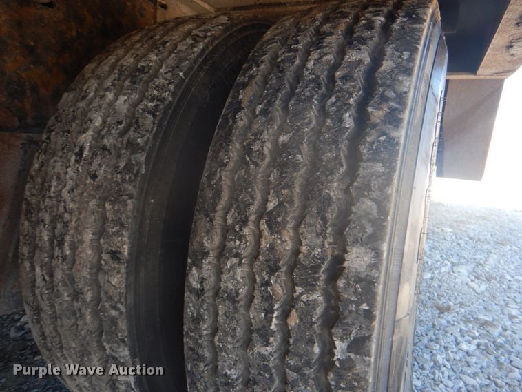 image for item HX9164 2006 Trail King TK70HT-482 drop deck trailer