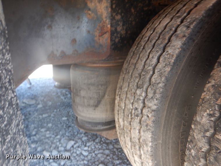 image for item HX9164 2006 Trail King TK70HT-482 drop deck trailer