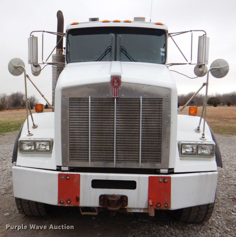 image for item HX9182 2002 Kenworth T800  semi truck