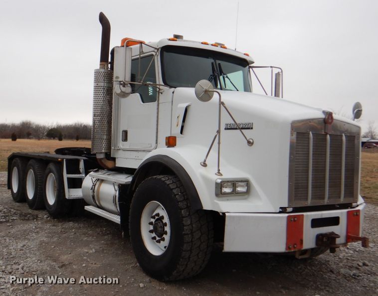 image for item HX9182 2002 Kenworth T800  semi truck