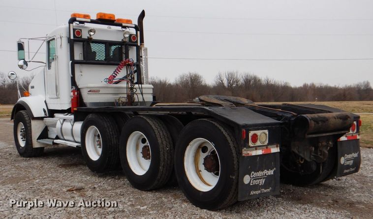 image for item HX9182 2002 Kenworth T800  semi truck