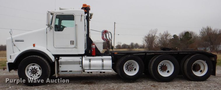 image for item HX9182 2002 Kenworth T800  semi truck