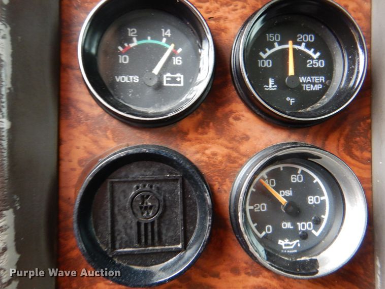 image for item HX9182 2002 Kenworth T800  semi truck