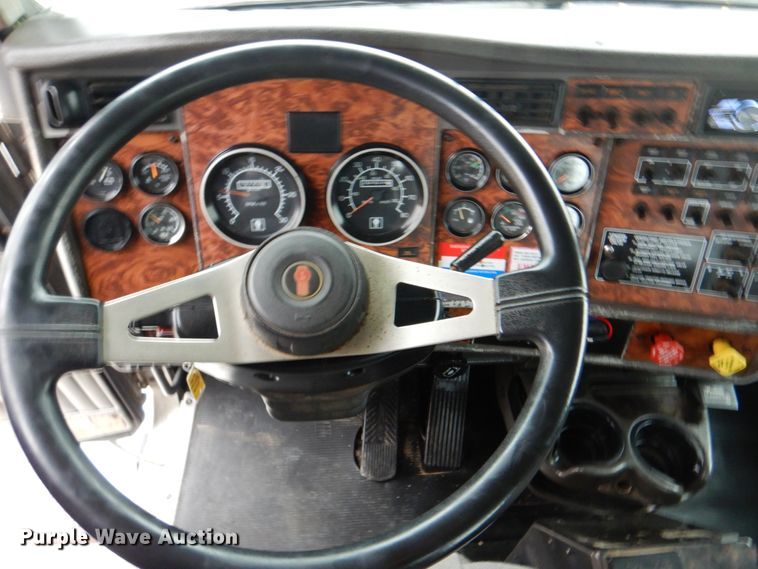 image for item HX9182 2002 Kenworth T800  semi truck