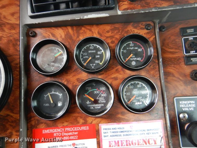 image for item HX9182 2002 Kenworth T800  semi truck